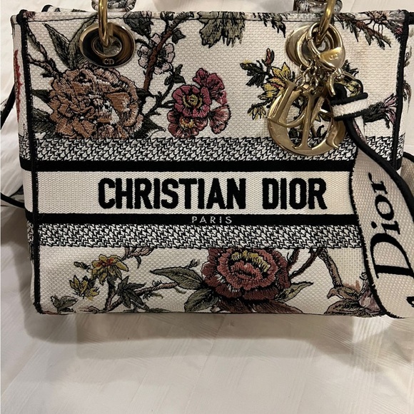 Dior Lady D-lite bag. Excellent condition. Comes with box - Picture 7 of 9